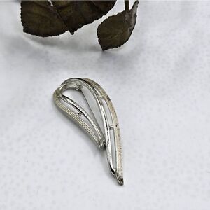 "5/$25" Vintage Sarah Coventry Silvertone Abstract Brooch